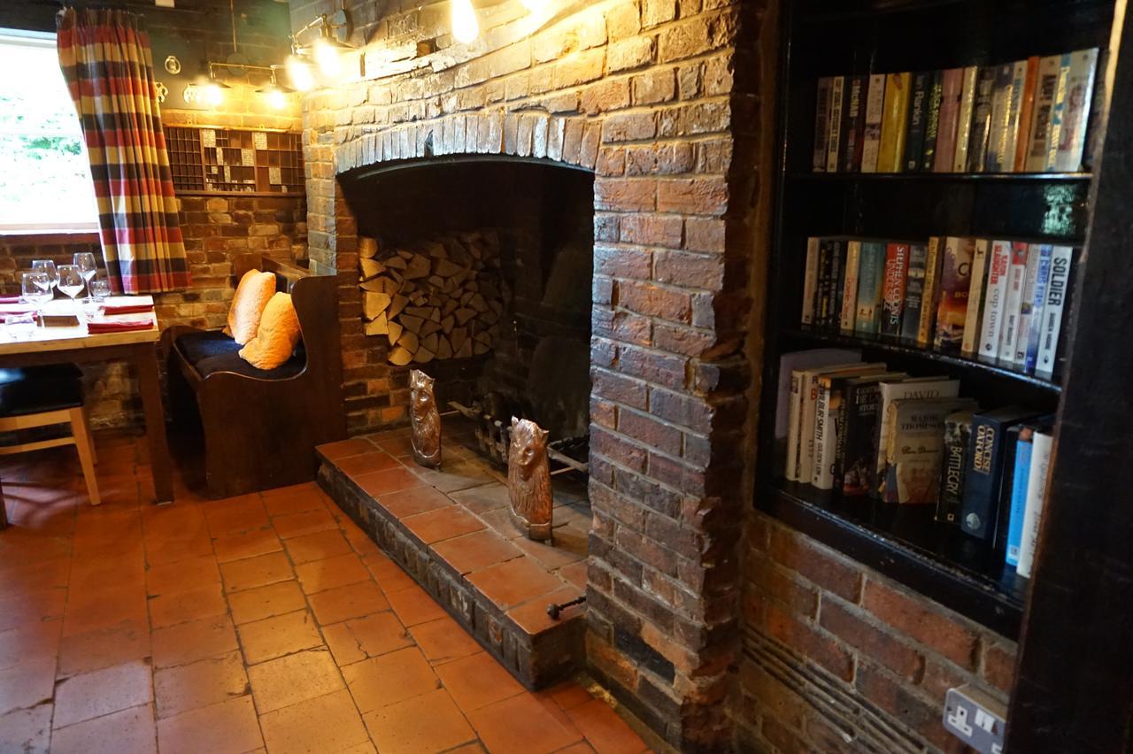ディドコット The Red Lion Pub & Kitchen Bed & Breakfast エクステリア 写真